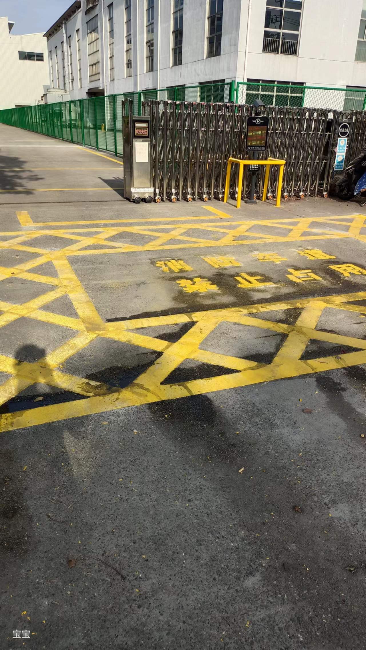 抱由镇马路划线